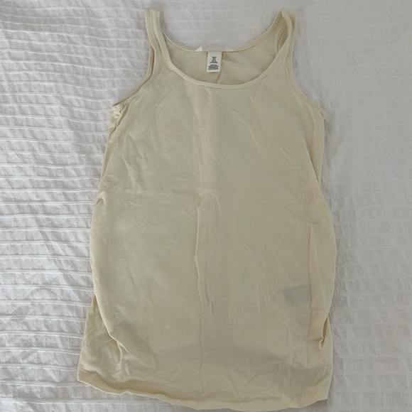 H&M and Old Navy Maternity Tank Tops (6) - Picture 4 of 14